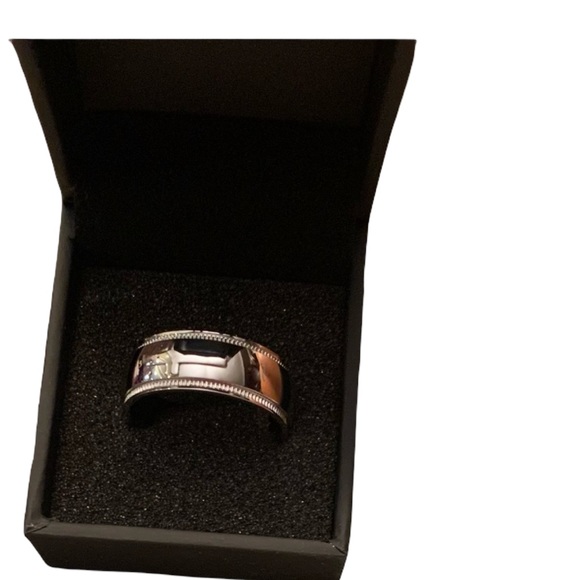 NEW Men’s Stainless Steel Band With Cross - Picture 2 of 5